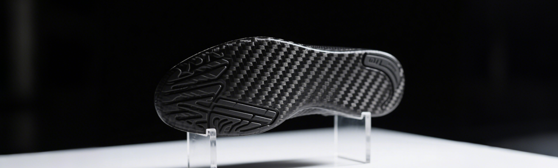 Advantages-of-carbon-fiber-insoles-and-soles